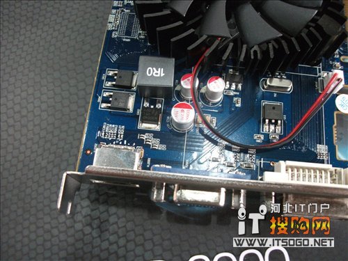 鐳風(fēng) HD6570 戰(zhàn)甲蜥 HM1024M D3 回收富士康直插固態(tài)電容，共同高品質(zhì)的全關(guān)閉電感以及固態(tài)電容，為顯卡的不變事情打下了精采的基本。